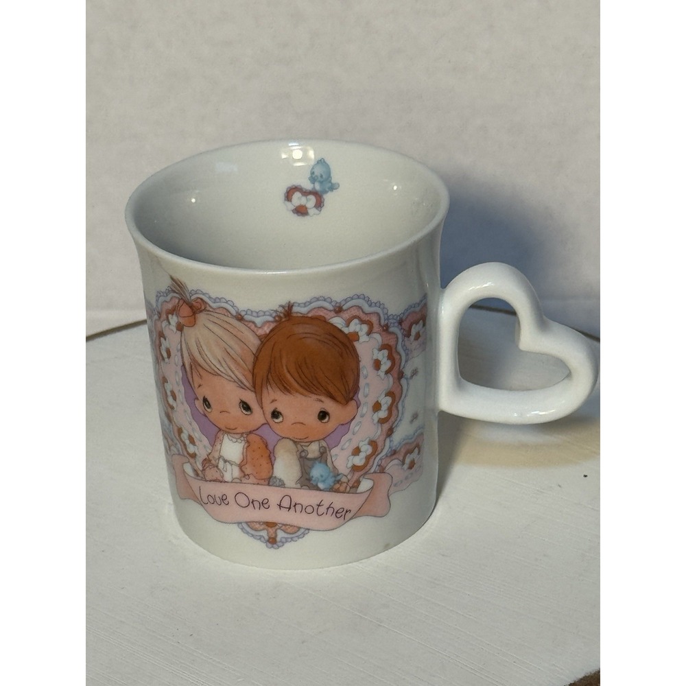 Vintage Precious Moments Coffee Mug "Love One Another" 9 fl. oz Heart Handle - Picture 2 of 11